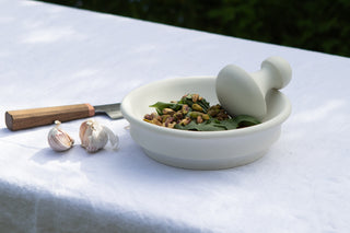 How to Make Pesto in a Pestle & Mortar