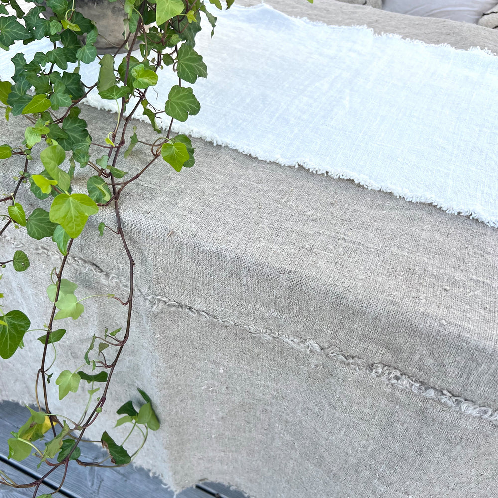 AquaVireo Fringed Linen Tablecloth / Natural
