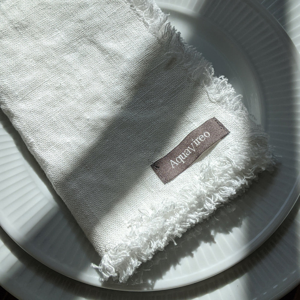 AquaVireo Fringed Linen Napkins / Pack of 4 / 47x47cm / White