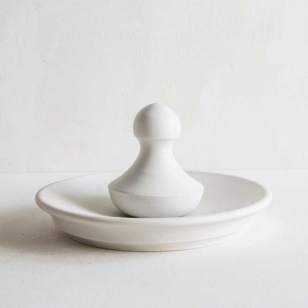John Julian Porcelain Flat Mortar with Ball Pestle / 18cm (Ex-Display)